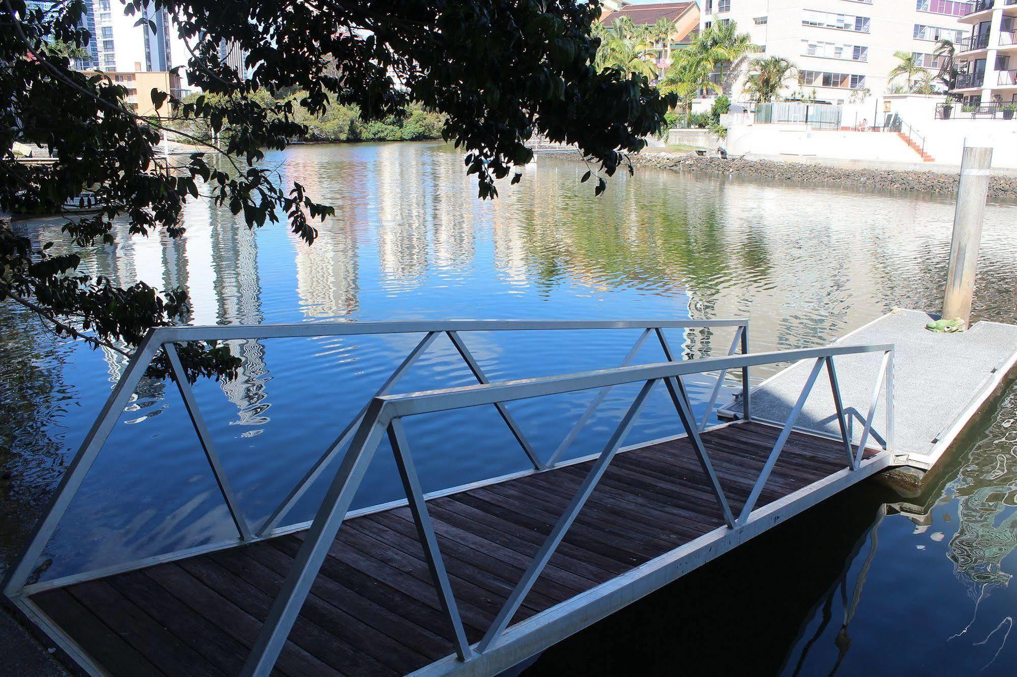 Aparthotel Surfers Del Rey Gold Coast Esterno foto
